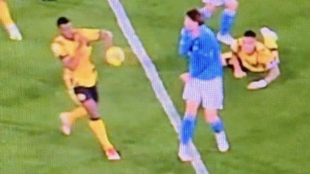 Mano di Dumfries in Napoli-Inter